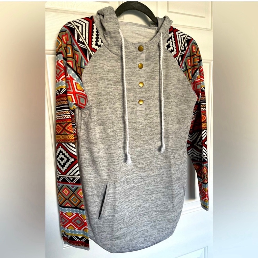 Gray Hoodie With Multicolor Patterned Sleeves E-6 - image 1